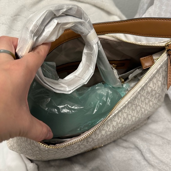 Michael Kors - Cream MK Logo Tan Gold Handbag - Picture 4 of 9